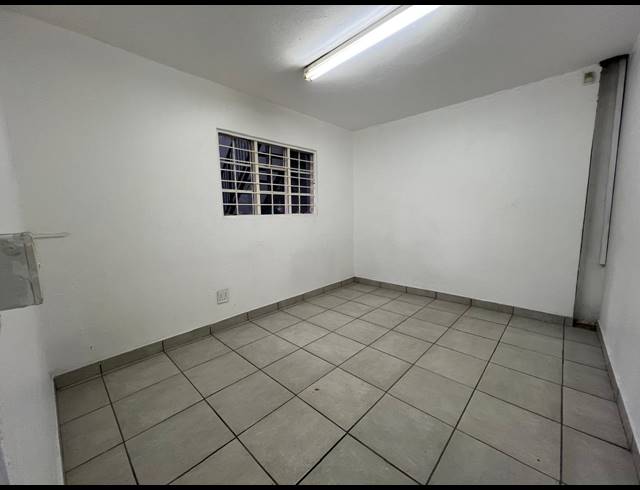 290M² WAREHOUSE TO LET IN MULDERSDRIFT